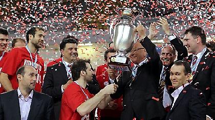 Το μπουγέλο στα «ερυθρόλευκα» αποδυτήρια (Video)