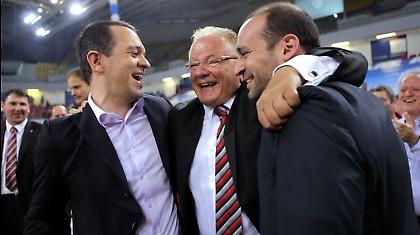 Οι Αγγελόπουλοι στην αγκαλιά του Ίβκοβιτς (video)