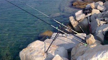 Kόντεψε να πνιγεί για ένα ψάρι!