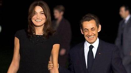 Έγκυος η Κάρλα και από μυαλό…φράντζα!