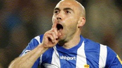 «Αντίο» με δάκρυα από Ντε Λα Πένια