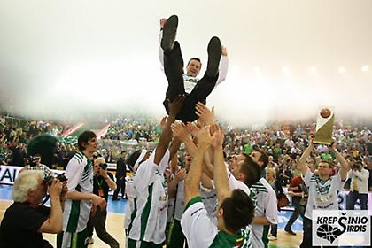 Ο Ζούρος... πετάει (pics)