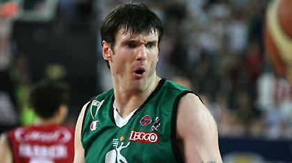 Η μέρα βάφτηκε... πράσινη