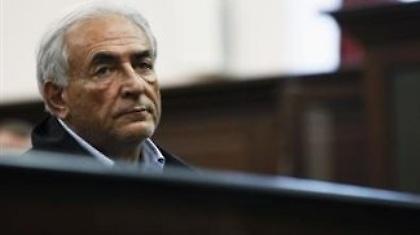 Ελεύθερος με… ηλεκτρονικό βραχιολάκι ο Στρος Καν