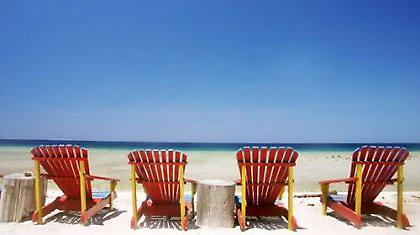 Παρέμβαση για τις ξαπλώστρες στις παραλίες