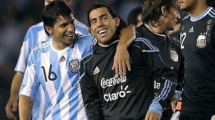 Δίδυμο Τέβες-Αγκουέρο θέλουν στη Γιουβέντους