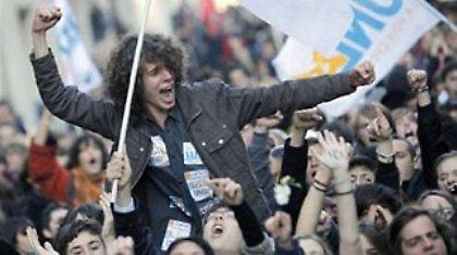 Χιλιάδες Γάλλοι κατά της συνόδου κορυφής της G8