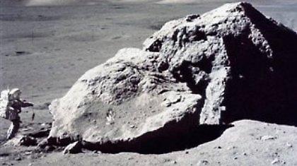 Επιχείρησε να πουλήσει πέτρα από το φεγγάρι