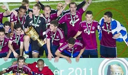 Το πανηγύρισε με την ελληνική σημαία ο Κυριάκος (pics)