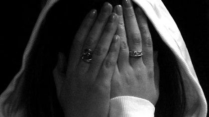 Ντρεπόμαστε γι’ αυτό που είμαστε. Ας το ομολογήσουμε…