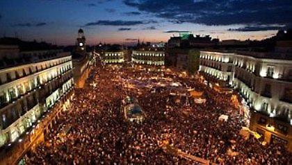 Παραμένουν στους δρόμους οι Ισπανοί