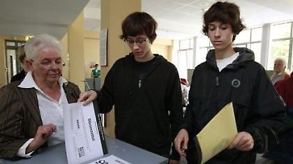 Ήττα για τη Μέρκελ δείχνουν τα exit polls