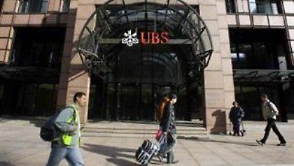 Στο εξωτερικό, οι Έλληνες είναι πολύ πλούσιοι…