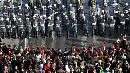 Ραντεβού μέσω Facebook για διαδηλώσεις!