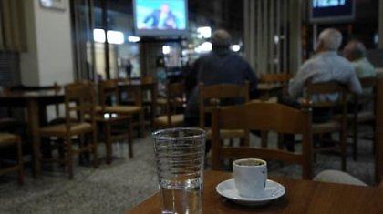 Πυροβόλησε εν ψυχρώ μέσα σε καφενείο