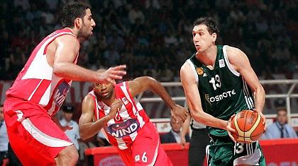 Του έσπασε έδρα και τσαμπουκά!