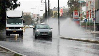 Προβλήματα στη Λαμία από τη σφοδρή βροχόπτωση