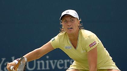 Πρόκριση για Κουζνέτσοβα, Μπαρτολί