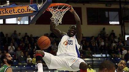 Πήρε Τζέιμς η Μακάμπι (video)