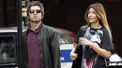 O Noel Gallagher ντύνεται γαμπρός