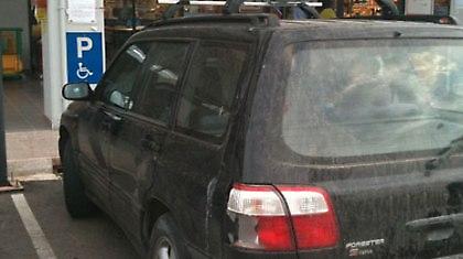 Ο «τζιπάτος» με το πούρο κι ο ανάπηρος