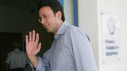 Η σαπίλα είναι δίπλα σου και το σάπιο το πετάς, δεν ανθίζει ξανά!