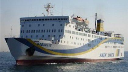 Προσέκρουσε στην προβλήτα το «Πρέβελης»