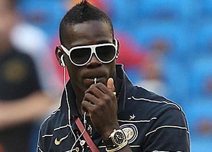 Βόλτες με μαφιόζους έκανε ο Μπαλοτέλι!