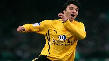 Αποχαιρετά τον Σκόκο, επιστρέφει στο 2004 (videos)