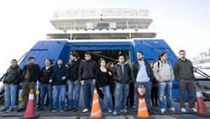 Πορεία έκαναν το μεσημέρι οι ναυτικοί στον Πειραιά