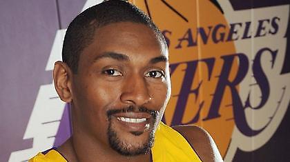 Ο Ρον Αρτέστ βοηθά φυλακισμένους (Video)