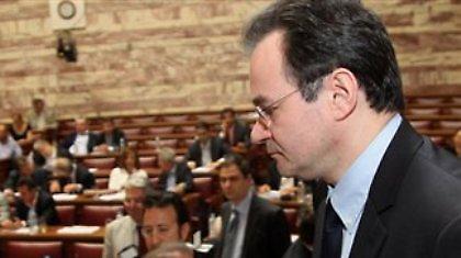 «Μαστιγώνουν» Παπακωνσταντίνου στη Βουλή