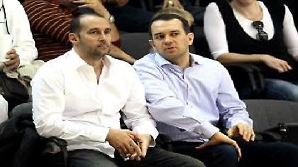 Γιατί θέλουν να φύγουν οι Αγγελόπουλοι