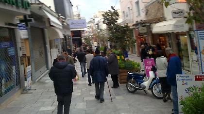 Λιγότεροι και γερασμένοι οι Έλληνες το 2060