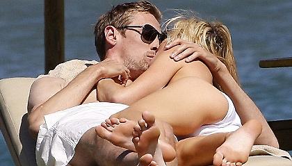 Σκοράρει και στις παραλίες (pics)