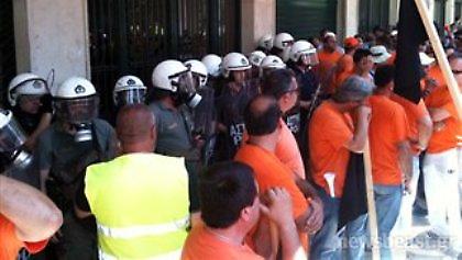 Χημικά κατά διαδηλωτών στο Υπουργείο Εργασίας