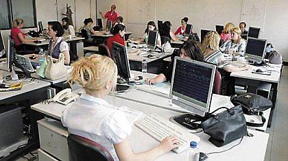 Έρχεται το «τσεκούρι» στο Δημόσιο