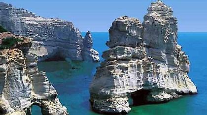 Μήλος: Καλώς ήρθατε στις λευκόχρυσες παραλίες!