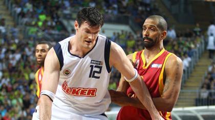 Αγκαλιά με την κούπα η «Φενέρ»