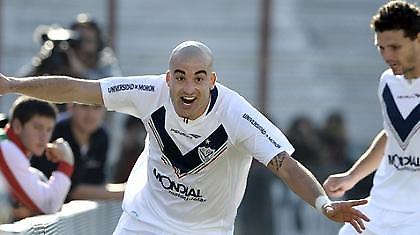 Αγκαλιά με τον τίτλο η Βελέζ