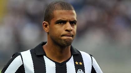 Μέλο: «Δεν είμαι όποιος κι όποιος»