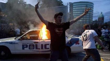 Πρωτοφανές χάος και παράνοια στο Βανκούβερ (pics+vid)