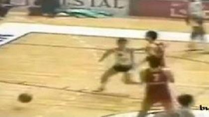 Η τρομερή μπουνιά του Τζον Κόρφα (Video)