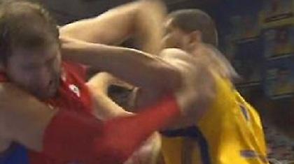 Οι μπουνιές του Λάζαρου με τον Σοκόλοφ (Video)