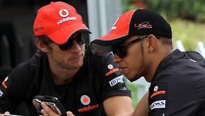 Μακριά και… αγαπημένοι!