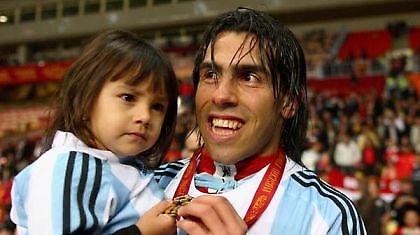 Τα… γυρίζει ο Τέβες!