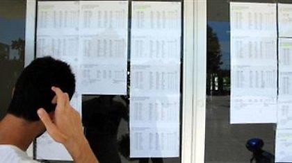 Παιδεία κάτω από τη βάση