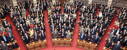 Δυστυχώς, οι βουλευτές υποκρίνονται