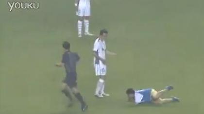 Του την έπεσε αλλά… έπεσε! (video)