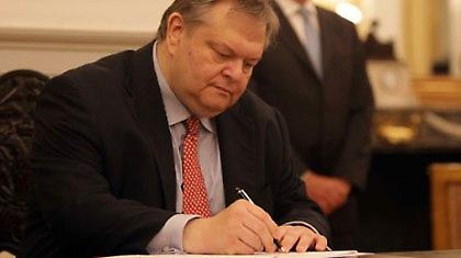 Ο Γιώργος έριξε το Βενιζέλο στην αρένα με τα λιοντάρια